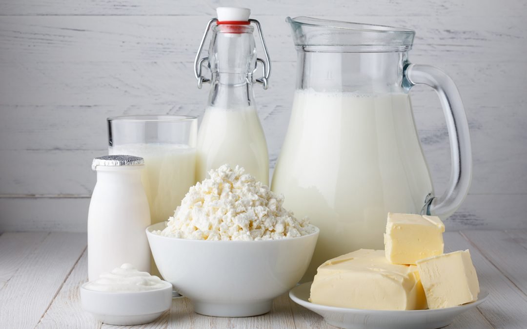 Výkupní cena mléka stále klesá, stoupá cena másla